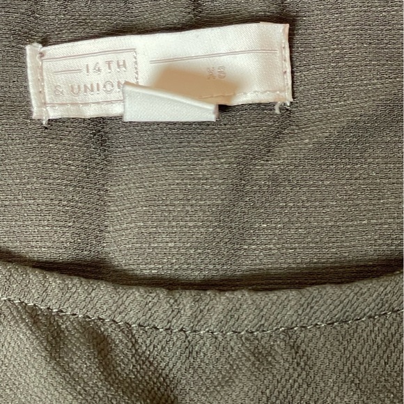 14th & Union Olive Relaxed Tie Detail Sleeveless Tank Top - Picture 4 of 6